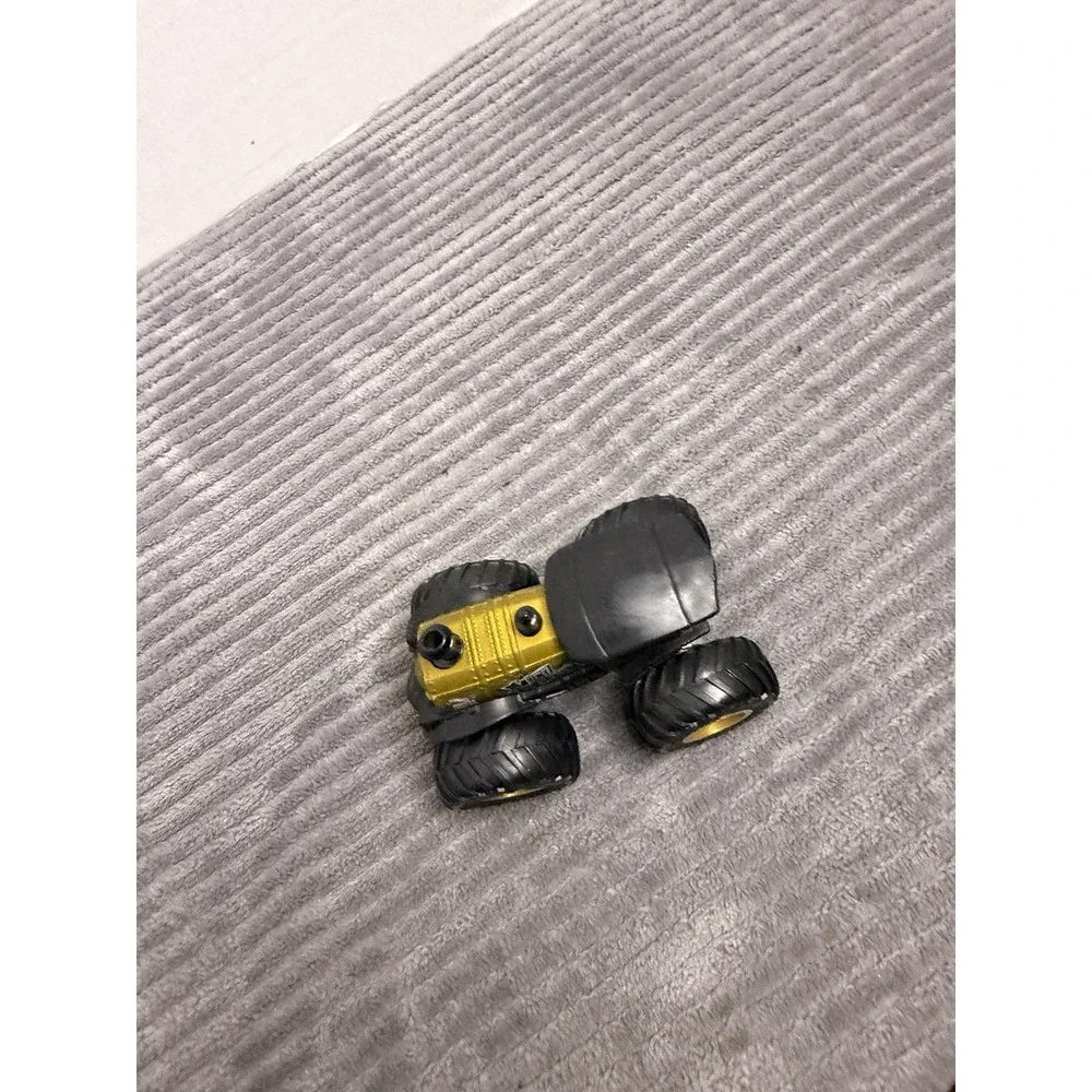 Hot Wheels Monster Truck LOCO PUNK Steam Engine  1:64 Diecast Black & Gold